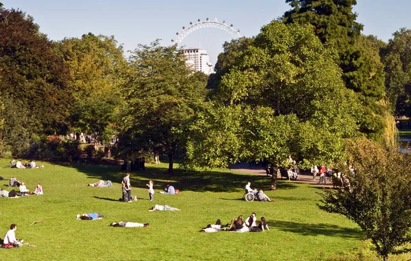 James Park Βρίσκεται Στην Καρδιά Του Λονδίνου Και Κοντά Buckingham — Φωτογραφία Αρχείου