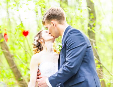 sarılma ve öpüşme Düğün çifti