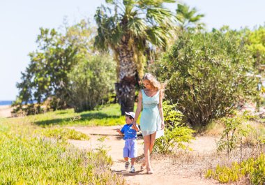 Anne ve oğlu niteliğine