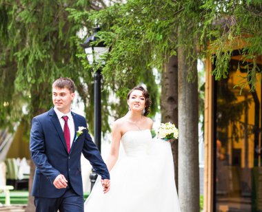 Bir parkta evli çift