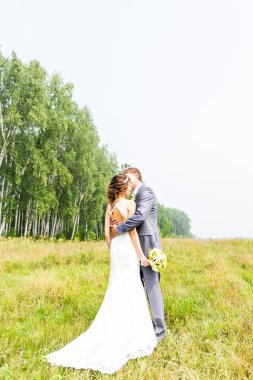 Sadece evli çift kucakladı