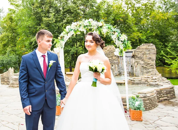Жених и невеста, свадебная церемония — стоковое фото