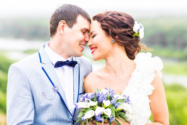 sarılma ve öpüşme Düğün çifti