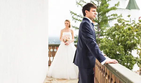 Boda, Hermosa novia romántica y novio —  Fotos de Stock