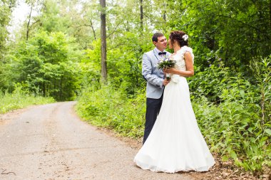 sarılma ve öpüşme Düğün çifti