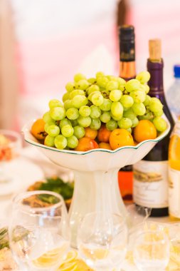 yiyecek hazırlama kapalı düğün. Garson zevkli food, yemek tedarik