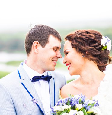 sarılma ve öpüşme Düğün çifti