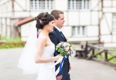 Mutlu gelin ve damat düğün günlerinde