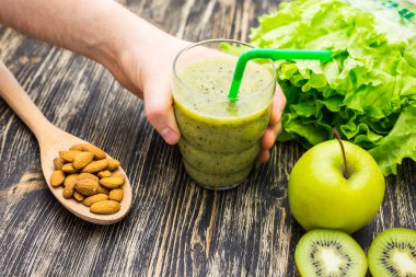 Çeşitli malzemelerle smoothies, yakın çekim. Superfoods ve sağlıklı yaşam tarzı ya da detoks diyet gıda kavramı.