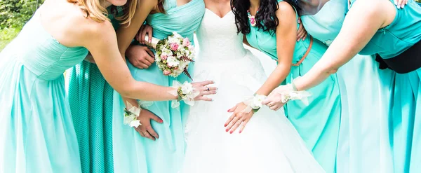 Close up of bride and bridesmaids — Stock Photo, Image