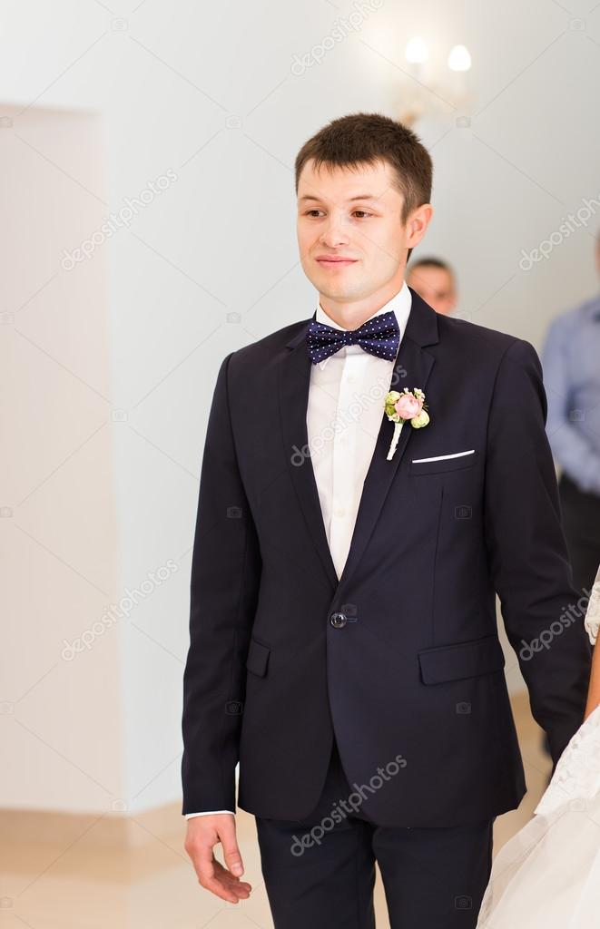 bruidegom in een zwart pak — stockfoto © satura_ #103460702