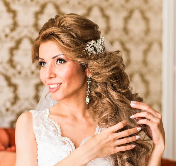 Красива наречена Портрет весільний макіяж і зачіска — стокове фото