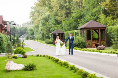 Gelin ve Damat Düğün açık havada zevk