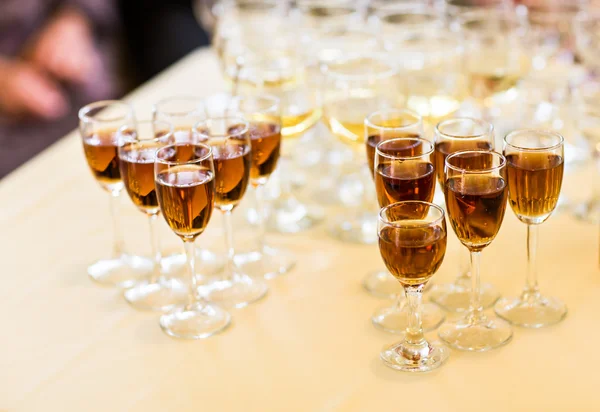 Glazen champagne of wijnstok — Stockfoto