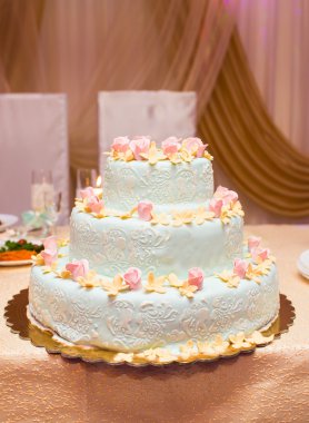 beyaz düğün pastası