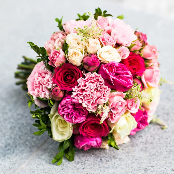 Colorful bridal wedding bouquet — Stock Photo, Image
