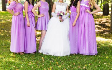 Gelin ve nedimeleri kapat