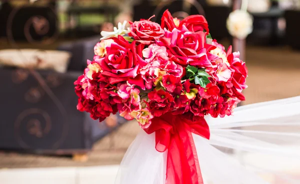 Vacker blomma bröllop ceremoni dekoration — Stockfoto
