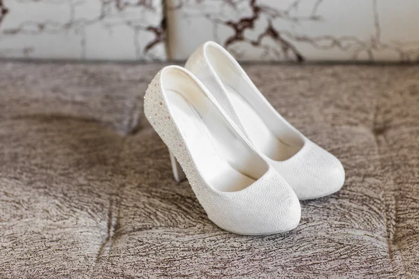 Eleganti scarpe bianche — Foto Stock