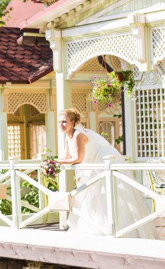 buket çiçek açık ile güzel bir gelin