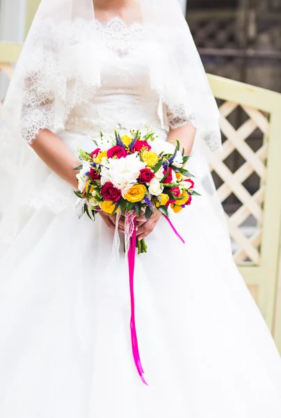 Beautiful bouquet  in the hands of  bride — Stock Photo, Image