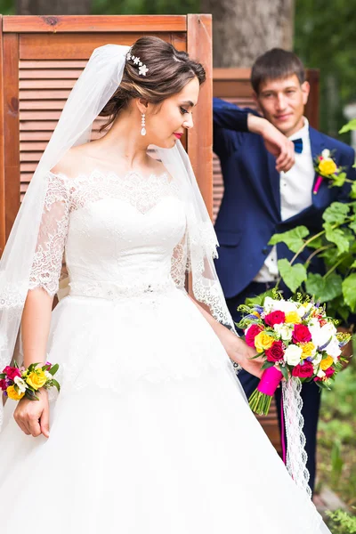 Young wedding couple  outdoors — Stock Photo, Image