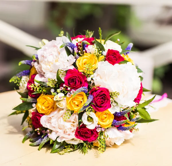 Colorful bridal bouquet — Stock Photo, Image