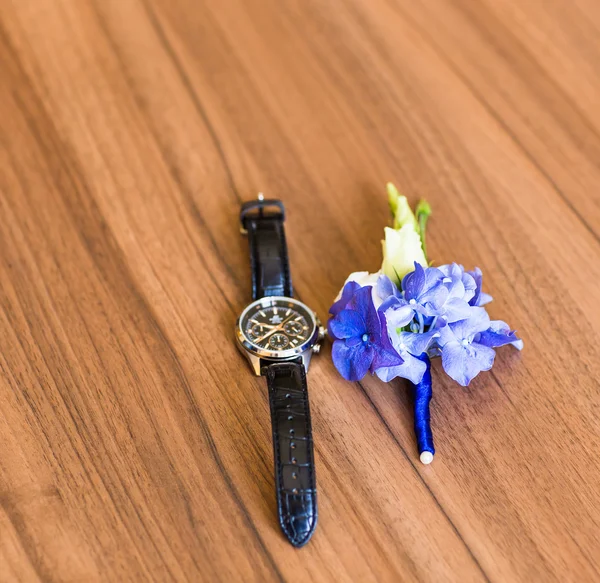 Boutonniere vőlegények szelíd és watch — Stock Fotó