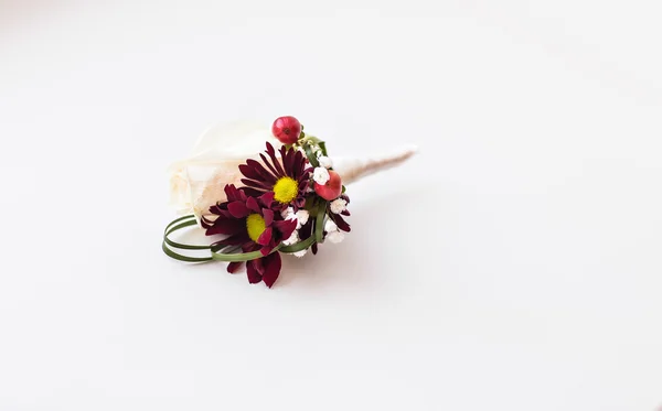 Los novios tiernos boutonniere — Foto de Stock