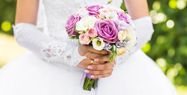 Bouquet da sposa di fiori — Foto Stock