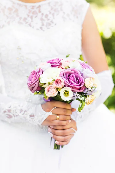 Bouquet da sposa di fiori — Foto Stock