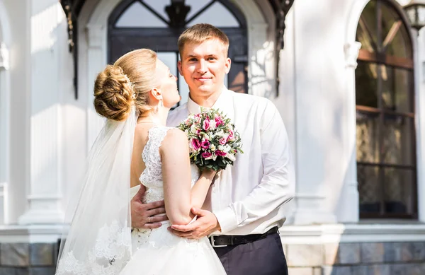 Bride and groom on a romantic moment outdoors — Stock Photo, Image