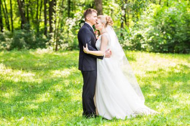 Gelin ve damat düğün gününde