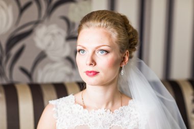 Güzel Gelin Moda düğün saç modeli ile. Genç güzel gelin closeup portresi.