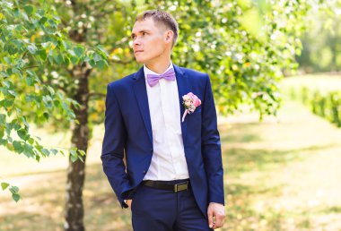 Yakışıklı Damat Düğün smokin.