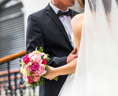 Gelin ve damat onların düğün günü açık havada