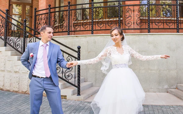 신부와 신랑의 결혼식 댄스 — 스톡 사진