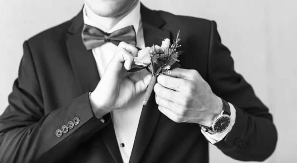 Wonderful wedding boutonniere on a costume of groom close-up — Stock Photo, Image