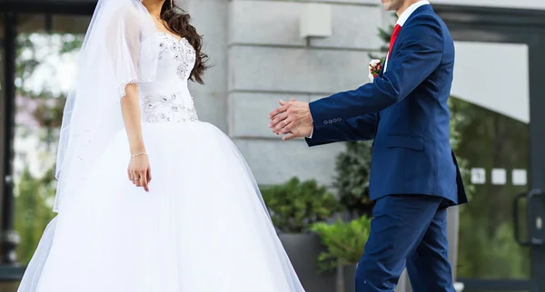 Solo pareja casada al aire libre —  Fotos de Stock