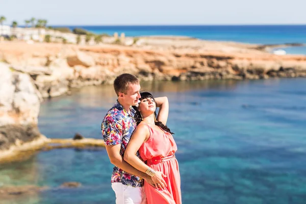 Pareja amorosa en la playa —  Fotos de Stock