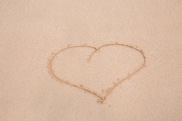 Heart drawn in the sand. Beach background. Top view — Stock Photo, Image