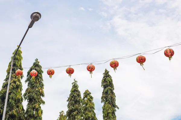 喜庆的中国红灯笼装饰 — 图库照片