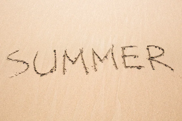 Kum üzerinde el yazısı yaz