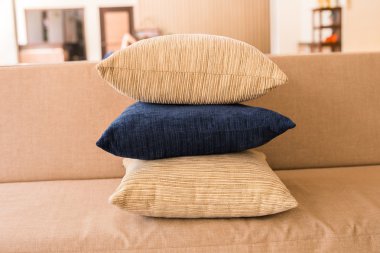 Dekoratif yastık doğal kumaş