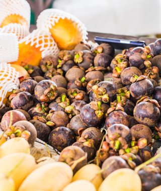 Taze mangosteen açık bir Market Satılık.