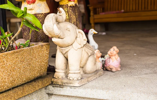 Estátua de elefante de pedra — Fotografia de Stock