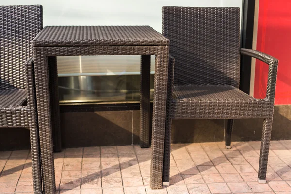 Bord och stolar utomhus — Stockfoto
