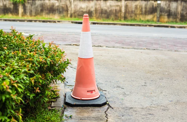 Oranje verkeer kegel — Stockfoto