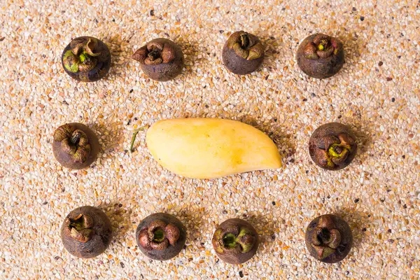 Obst, Ernährung und gesundes Ernährungskonzept - Mangostan aus nächster Nähe. Kopierraum — Stockfoto