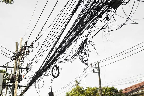 Dağınık elektrik teknolojisi açık hava açık havada Asya şehirler Tayland - ele geçen fiber optik kablolar